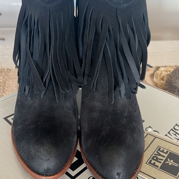 Frye fringe short black suede bootie - Picture 4 of 6